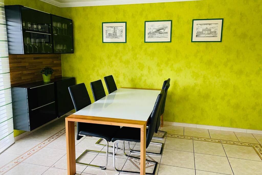 Grosses 4 Zimmer Apartment Naehe Messe Hannover Buitenkant foto