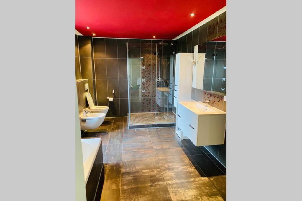 Grosses 4 Zimmer Apartment Naehe Messe Hannover Buitenkant foto
