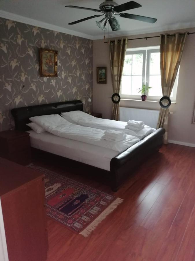 Grosses 4 Zimmer Apartment Naehe Messe Hannover Buitenkant foto